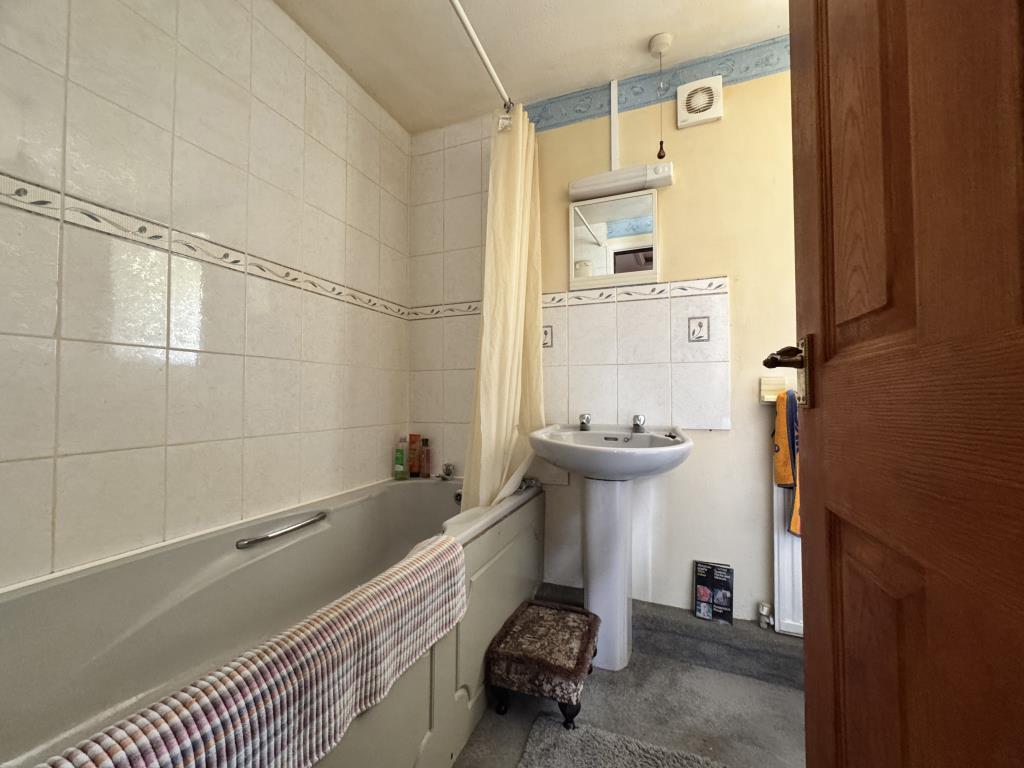 Lot: 101 - TWO-BEDROOM HOUSE FOR IMPROVEMENT IN VILLAGE LOCATION - Bathroom